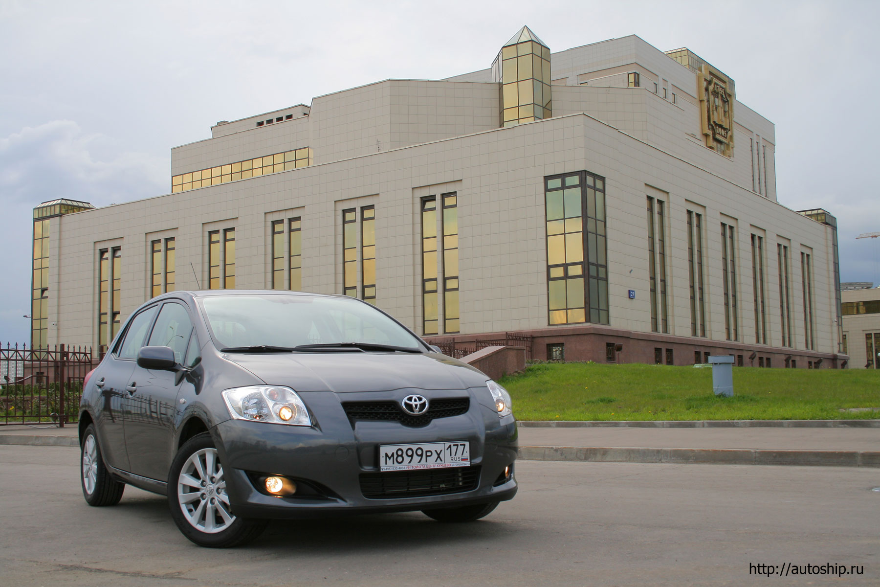 toyota auris 2012