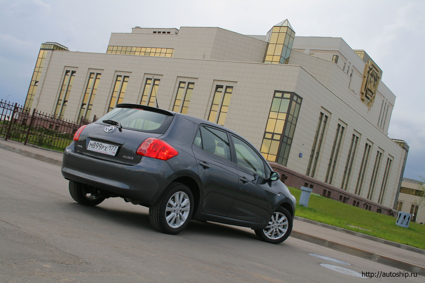 toyota auris 2013