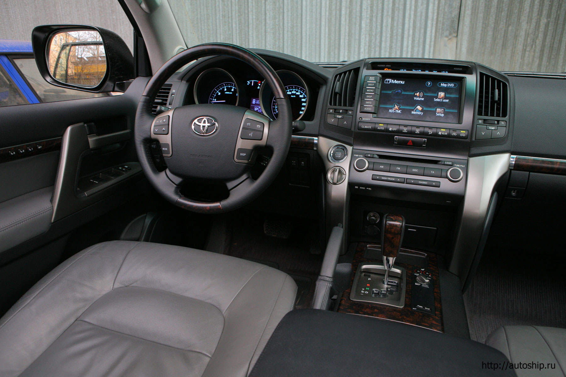 toyota landcruser 200 2014